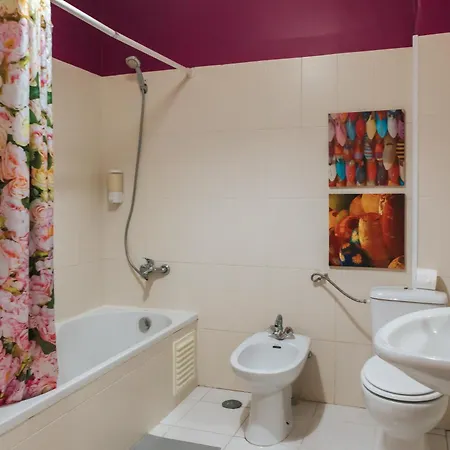 Проживання в сім'ї Aquilla Family 306 Лісабон